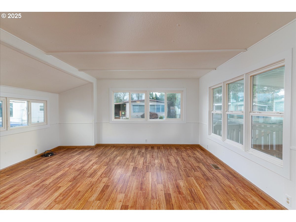 570 North 10th Avenue, Unit 75 Cornelius, OR 97113 - Photo 6 of 28