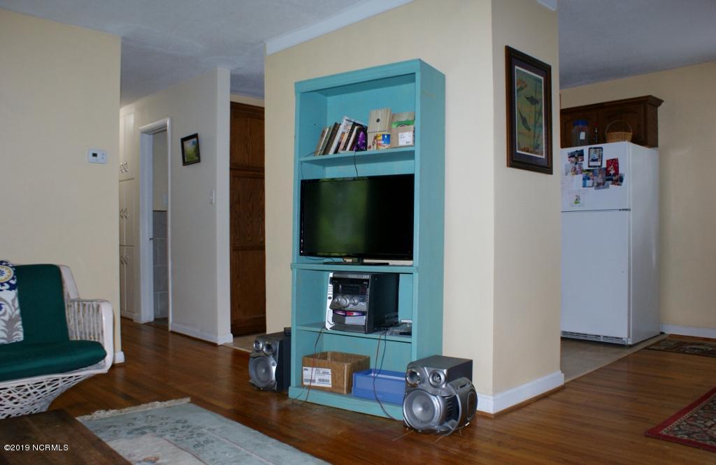 4407 Country Club Road Morehead City, NC 28557 - Photo 10 of 20 Living Room