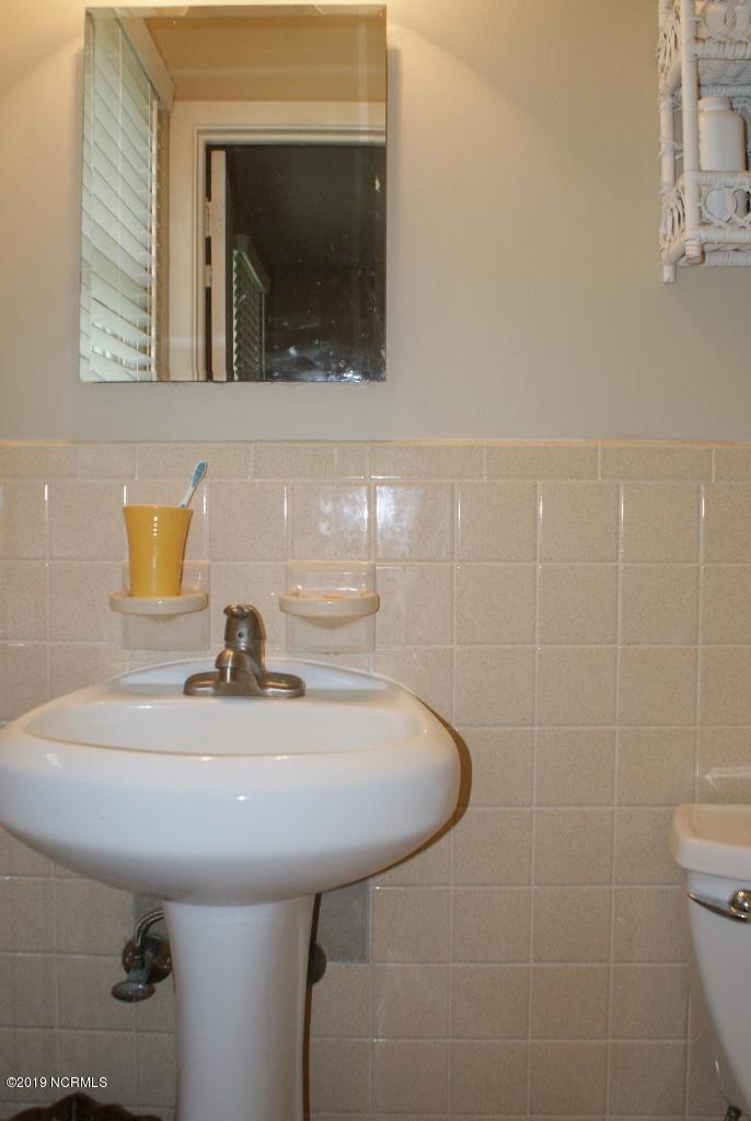 4407 Country Club Road Morehead City, NC 28557 - Photo 14 of 20 Half Bath at Bedroom #1