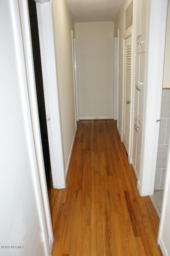 4407 Country Club Road Morehead City, NC 28557 - Photo 18 of 20 Hallway