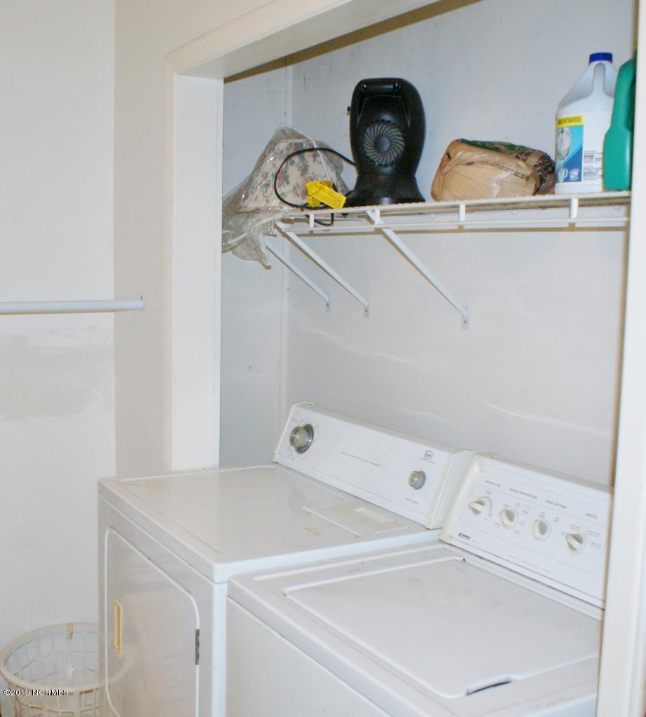 4407 Country Club Road Morehead City, NC 28557 - Photo 5 of 20 Laundry Room