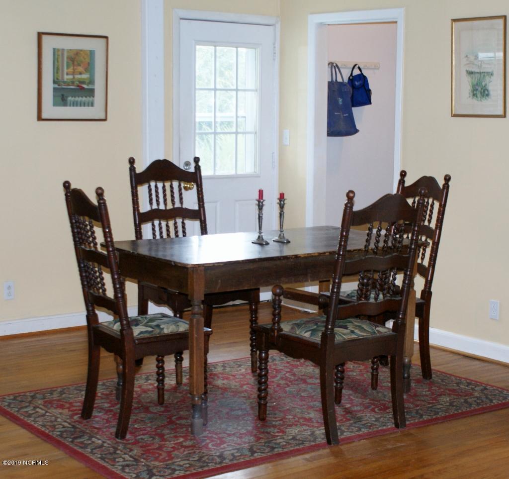 4407 Country Club Road Morehead City, NC 28557 - Photo 8 of 20 Dining Area