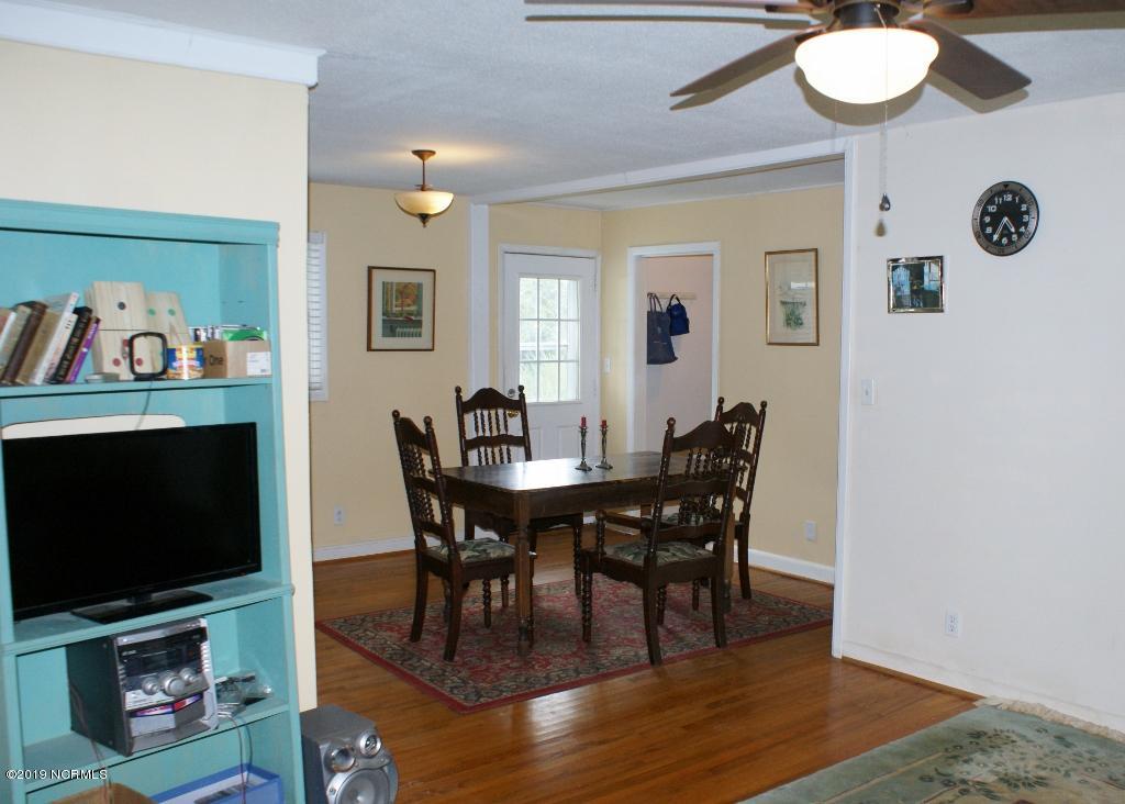 4407 Country Club Road Morehead City, NC 28557 - Photo 9 of 20 Dining Area