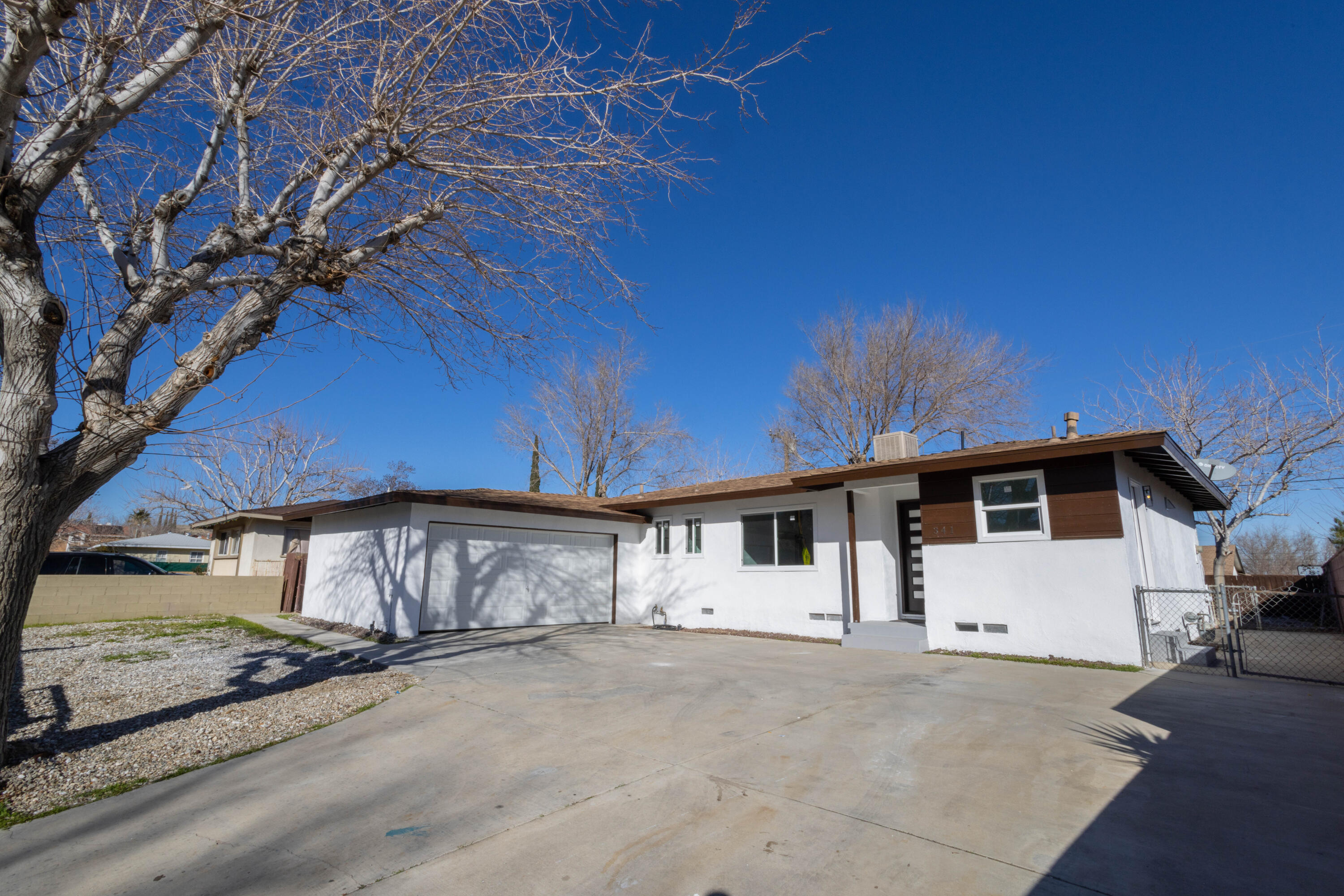 341 R5 E East Palmdale, CA 93550 - Photo 1 of 9 0I4A2212