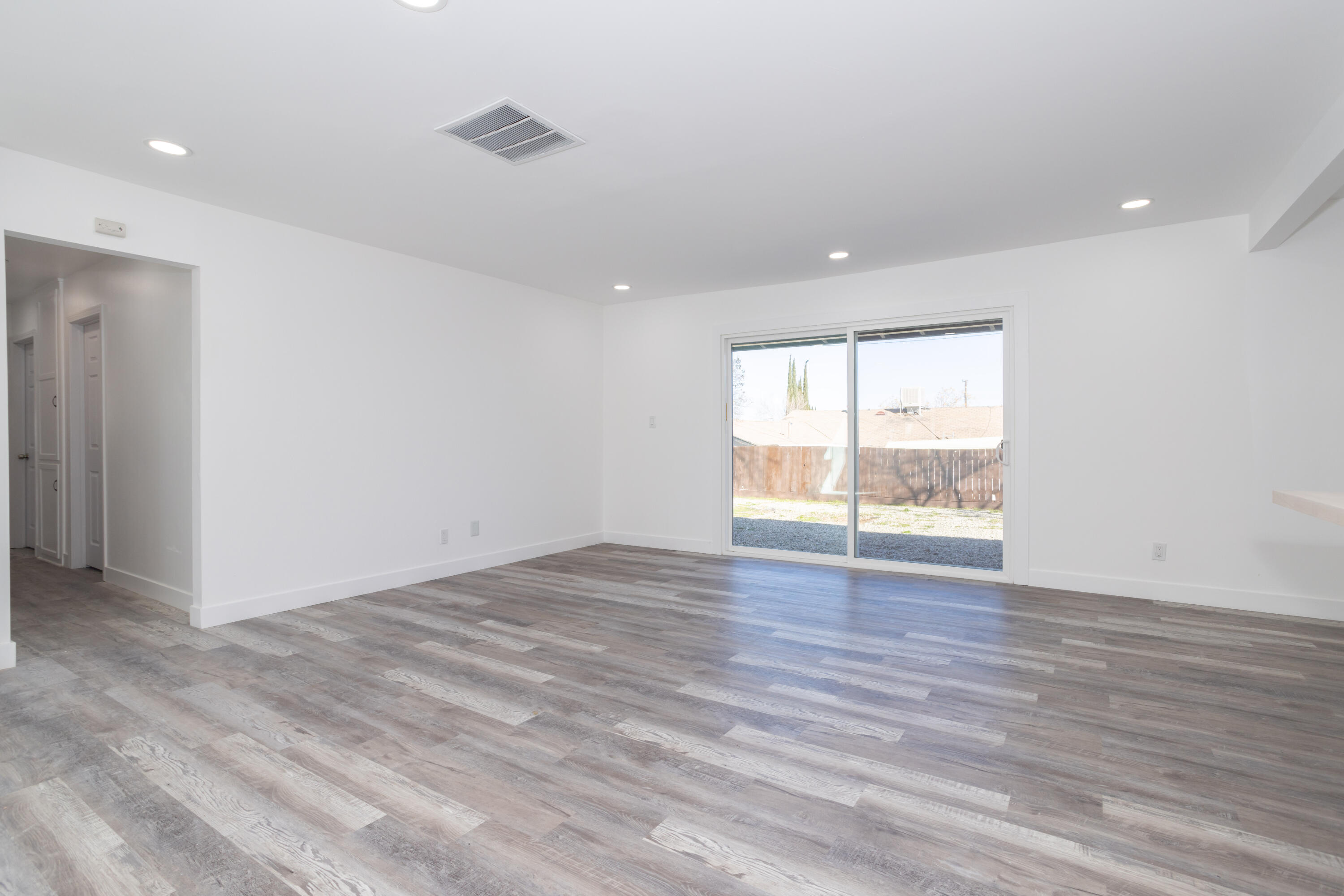 341 R5 E East Palmdale, CA 93550 - Photo 5 of 9 0I4A2132