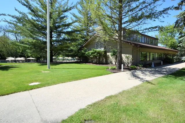 $319,500 | 61-02 Lausanne Court, Geneva, WI 53147