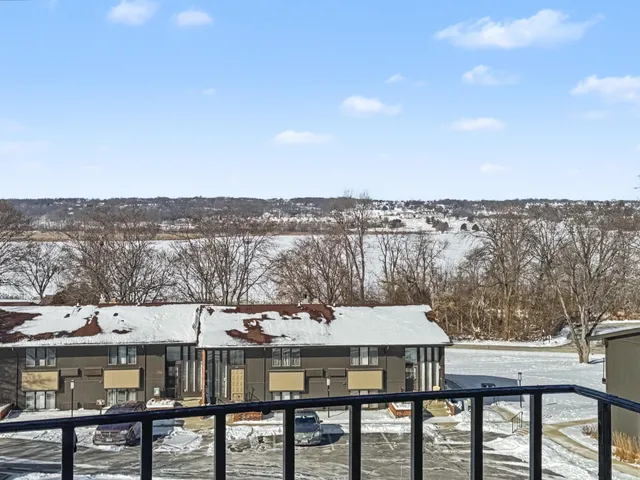 $319,500 | 61-02 Lausanne Court, Geneva, WI 53147