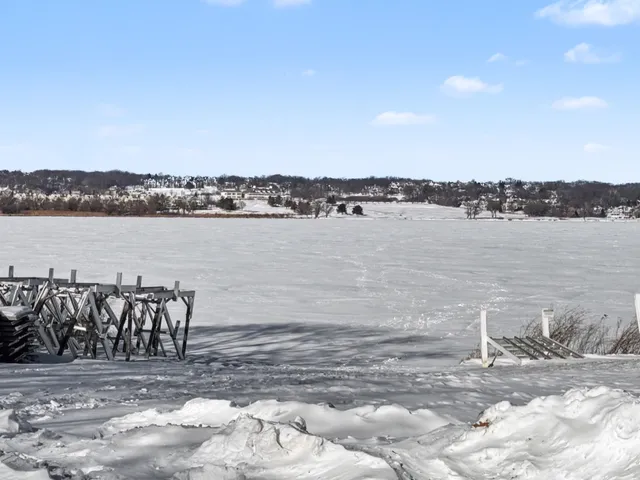 $319,500 | 61-02 Lausanne Court, Geneva, WI 53147