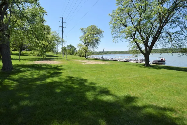 $319,500 | 61-02 Lausanne Court, Geneva, WI 53147