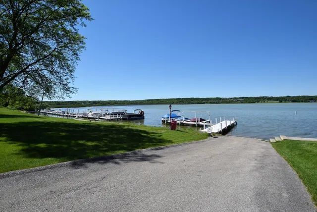 $319,500 | 61-02 Lausanne Court, Geneva, WI 53147