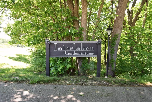 $319,500 | 61-02 Lausanne Court, Geneva, WI 53147