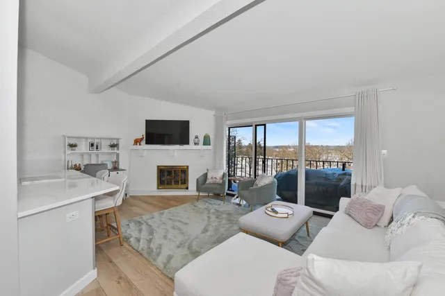 $319,500 | 61-02 Lausanne Court, Geneva, WI 53147