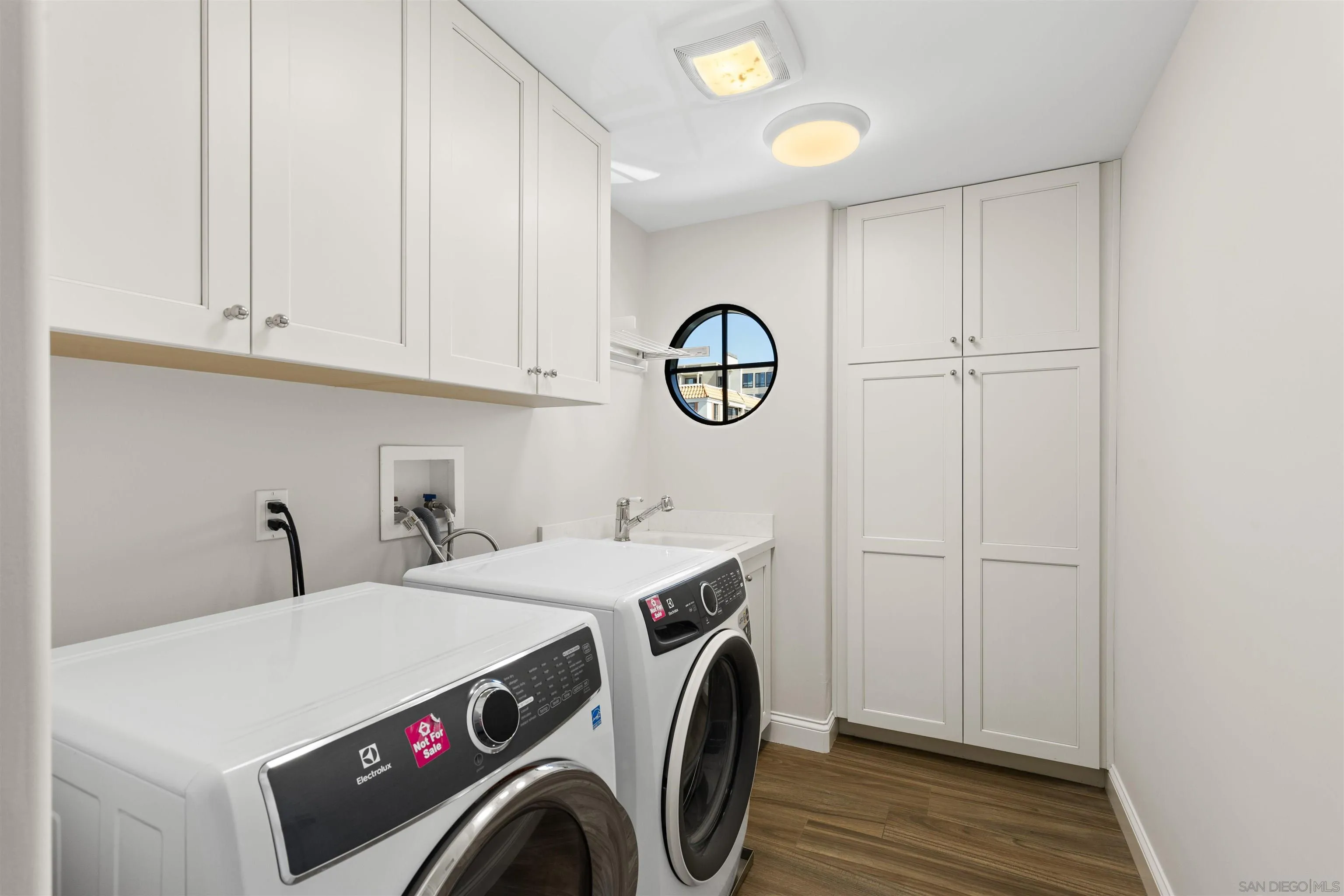 708 Silver Street La Jolla, CA 92037 - Photo 37 of 44 a utility room with dryer and washer