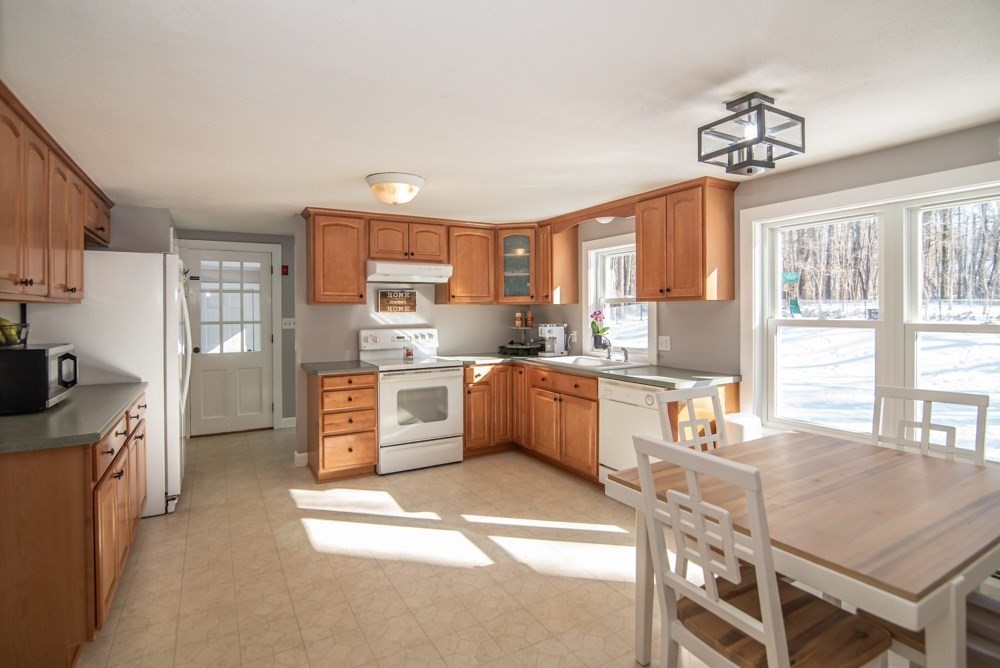 50 Tewksbury Road Hampstead, NH 03841 - Photo 3 of 20 Gallery Image 3