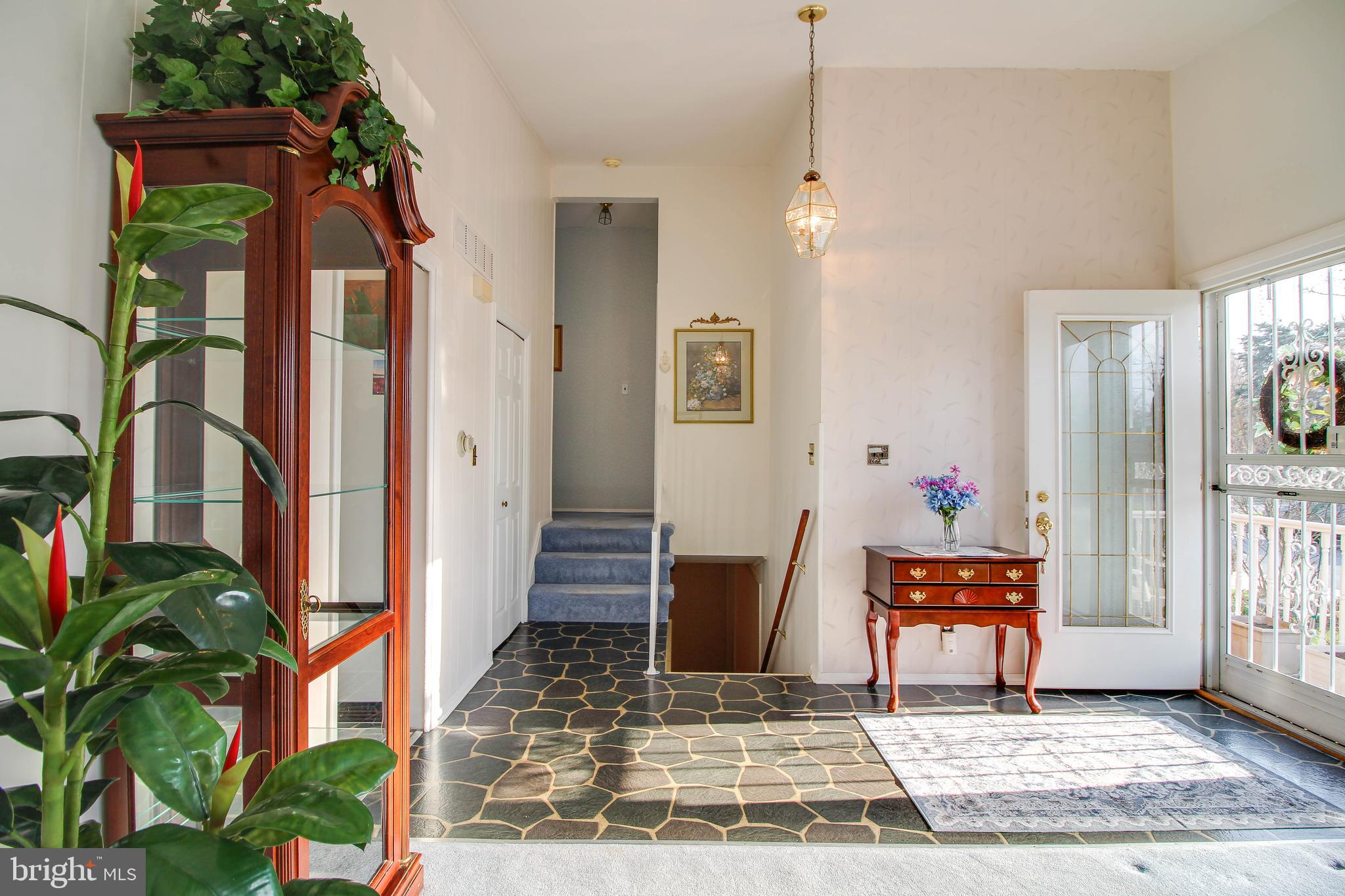 3429 Edcrest Road Baltimore, MD 21244 - Photo 3 of 36 Warm inviting foyer