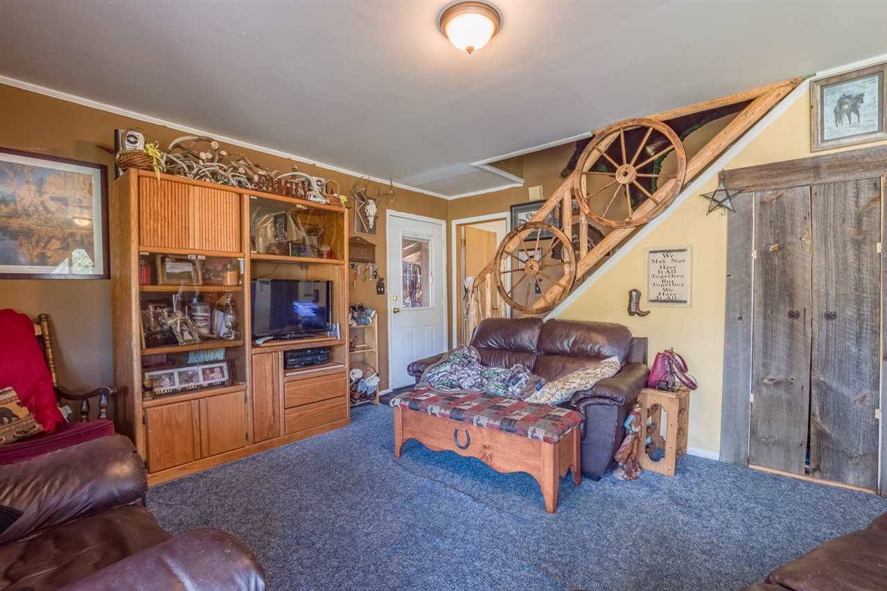 8411 West Valley Road Clayton, WA 99110 - Photo 4 of 20