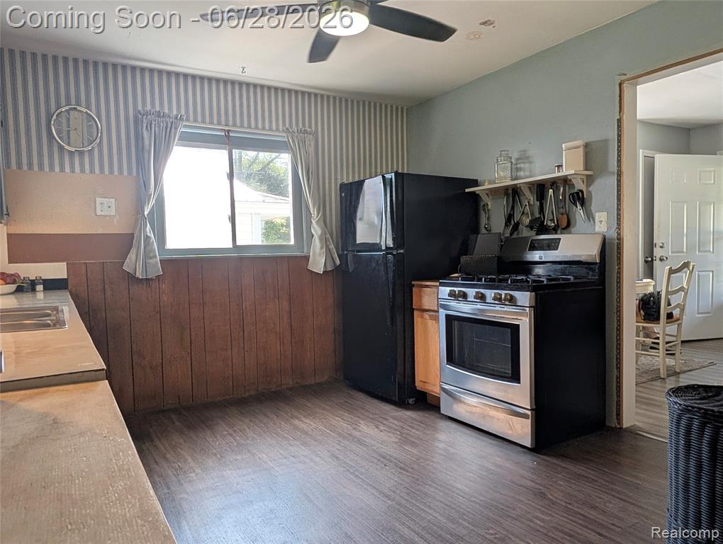 4456 East Coldwater Road Flint, MI 48506 - Photo 3 of 35