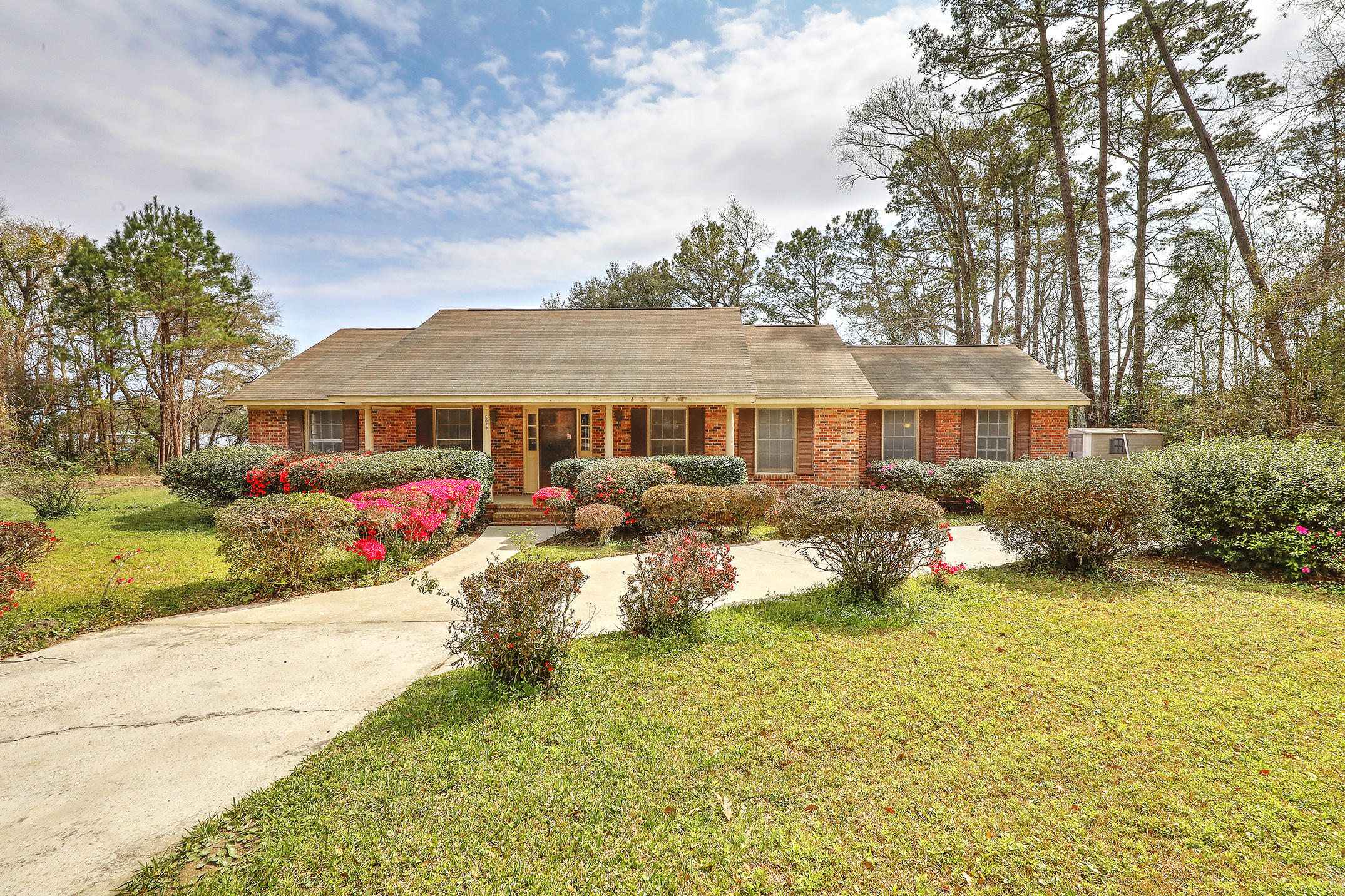 6072 Overlook Road Johns Island, SC 29455 - Photo 2 of 30 1R3A6183_4_5