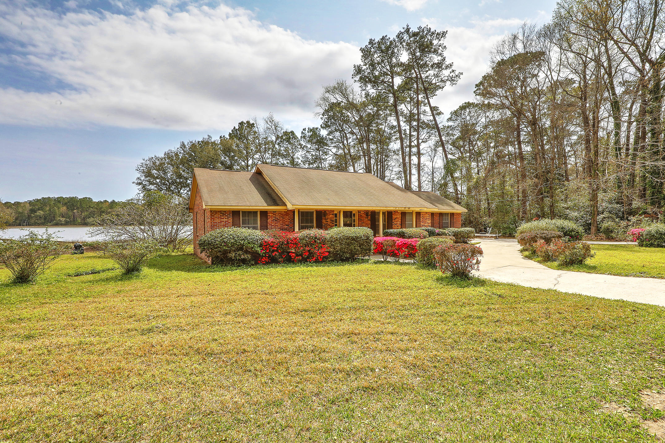 6072 Overlook Road Johns Island, SC 29455 - Photo 3 of 30 1R3A6186_7_8