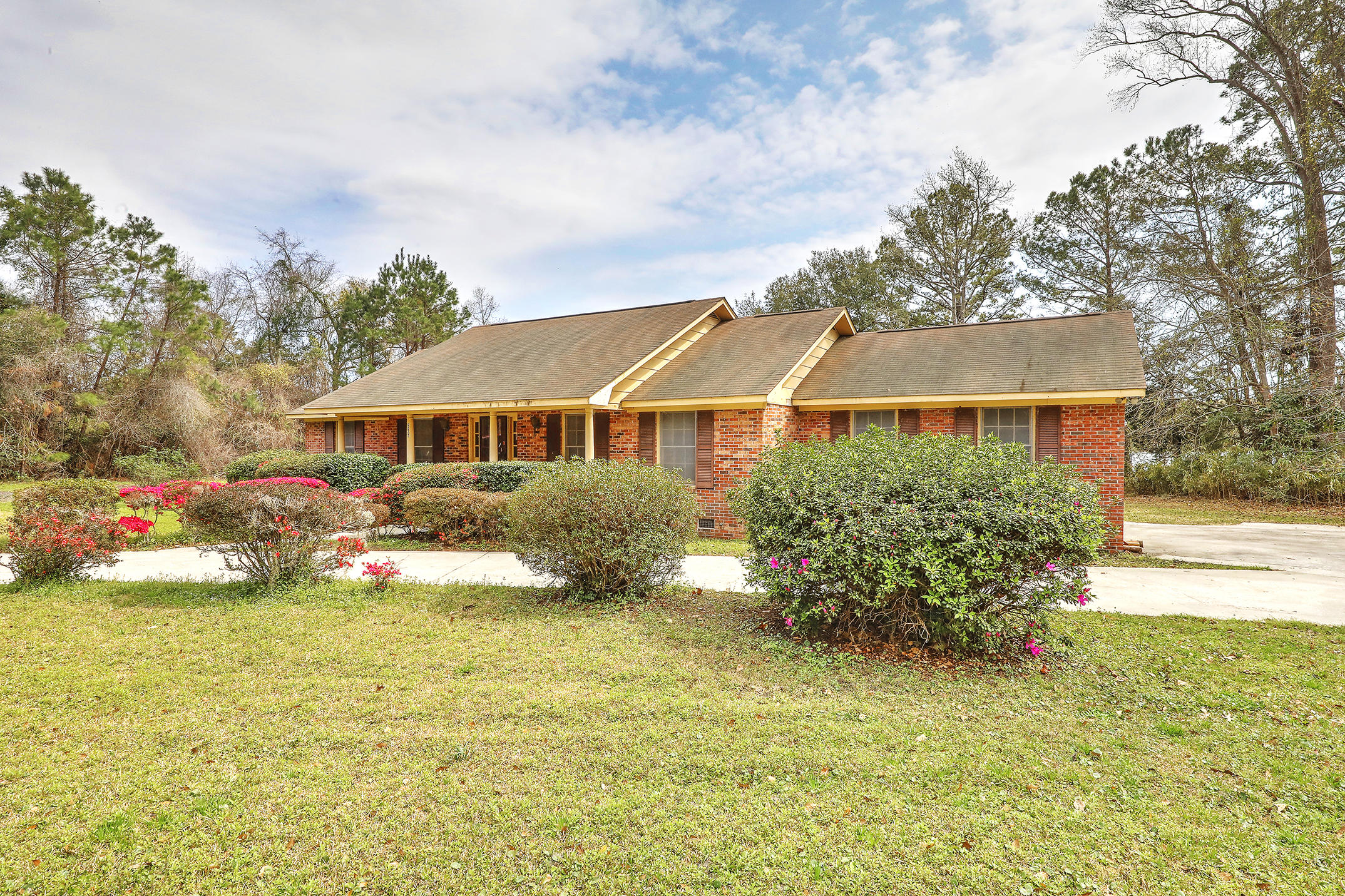 6072 Overlook Road Johns Island, SC 29455 - Photo 4 of 30 1R3A6180_1_2