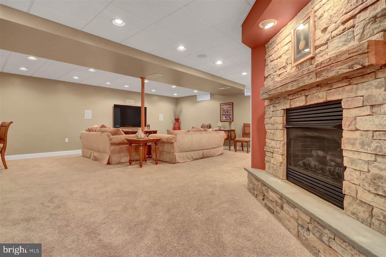 206 Ridgefield Drive York, PA 17403 - Photo 23 of 36 Gallery Image 23