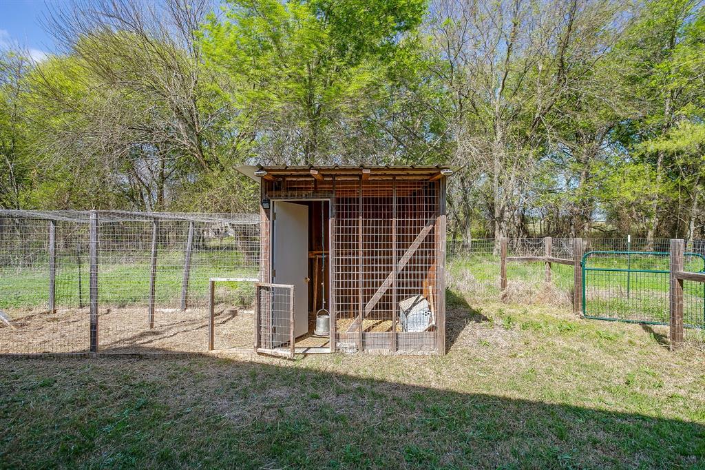 201 Curry Road Waxahachie, TX 75167 - Photo 36 of 40 a view of a backyard with a garden and entertaining space