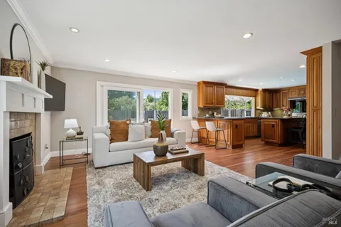 $1,375,000 | 29 Andreas Circle, Novato, CA 94945