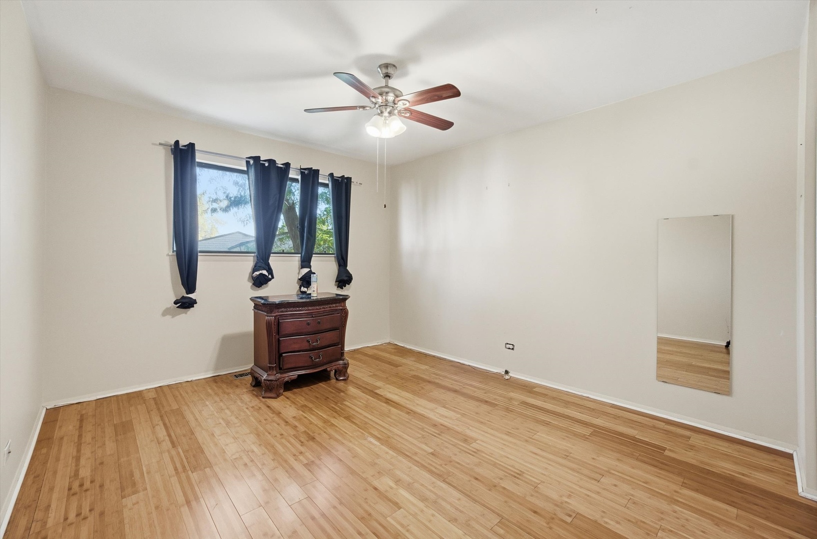 413 Buffalo Trail Wheeling, IL 60090 - Photo 11 of 29 a view of a livingroom with wooden floor and a ceiling fan