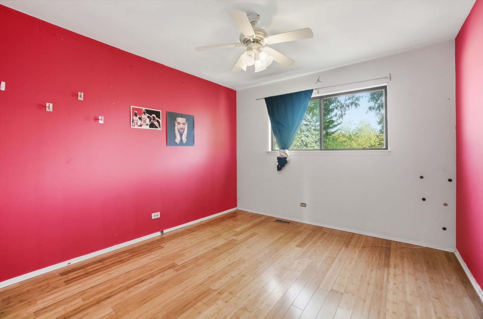 413 Buffalo Trail Wheeling, IL 60090 - Photo 14 of 29 a view of empty room with wooden floor