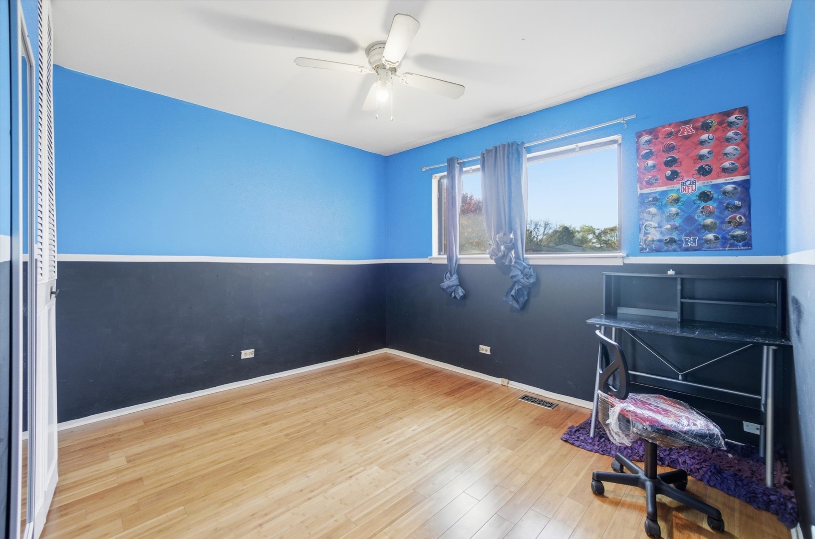 413 Buffalo Trail Wheeling, IL 60090 - Photo 15 of 29 a workspace with a window