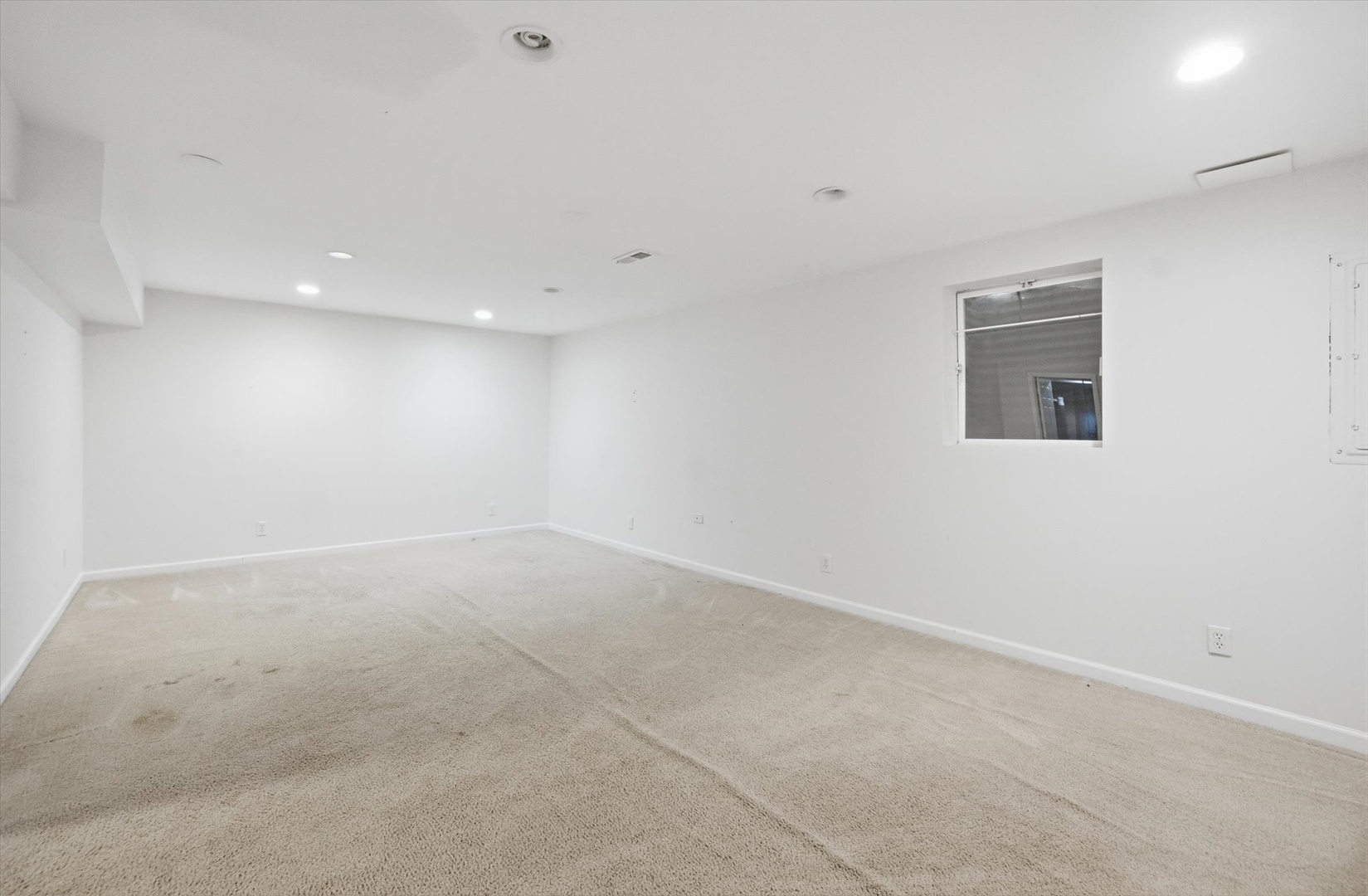 413 Buffalo Trail Wheeling, IL 60090 - Photo 19 of 29 a view of an empty room