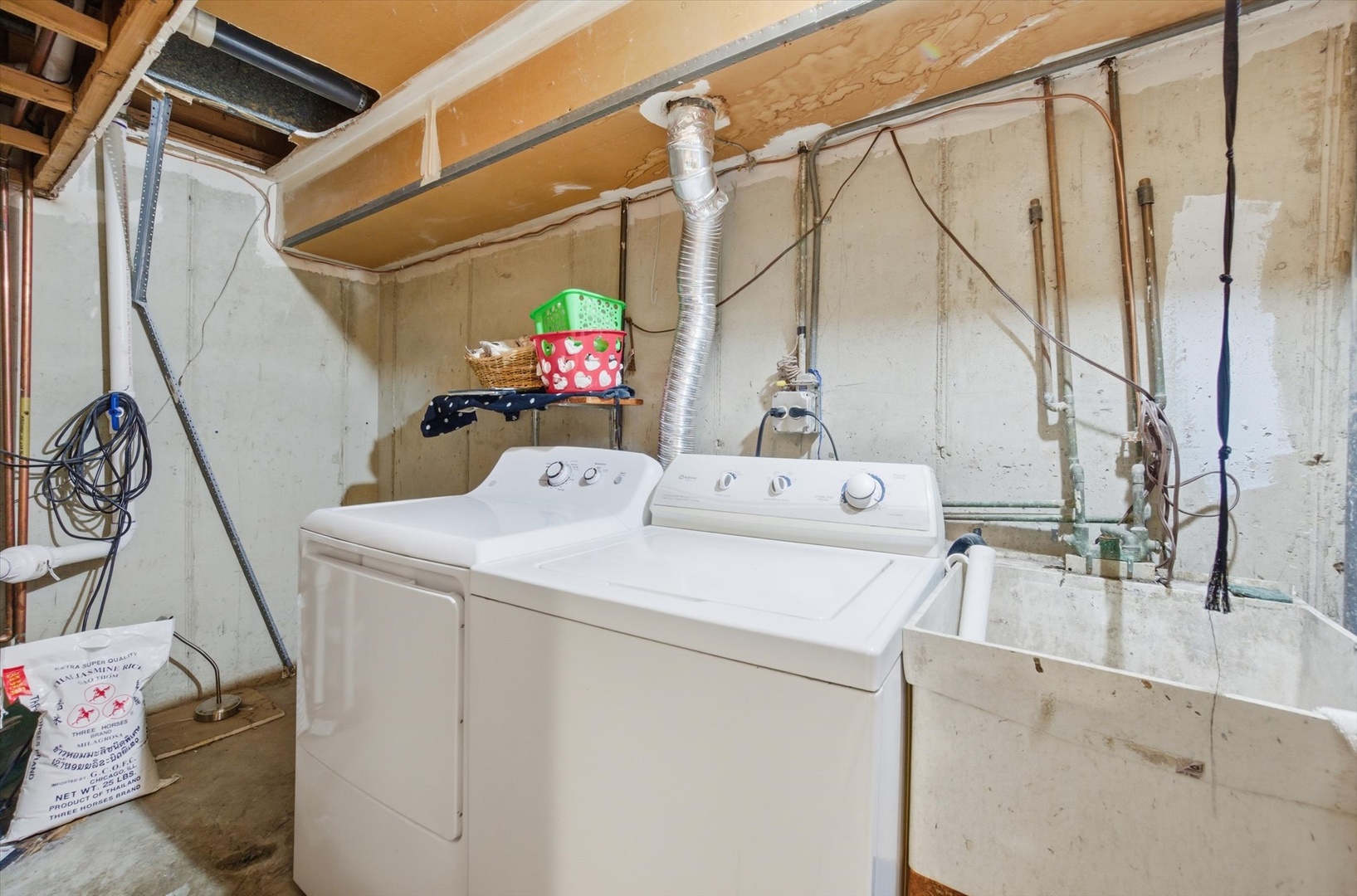 413 Buffalo Trail Wheeling, IL 60090 - Photo 21 of 29 a utility room with dryer and washer