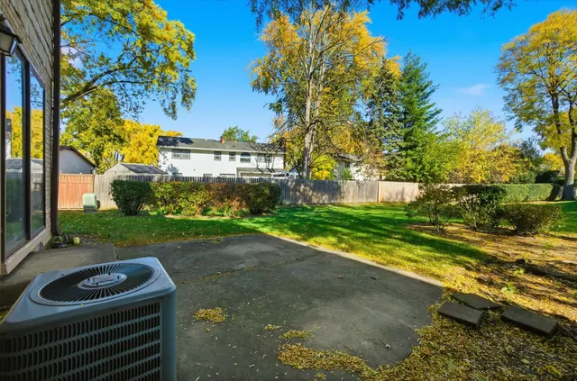 $329,900 | 413 Buffalo Trail, Wheeling, IL 60090