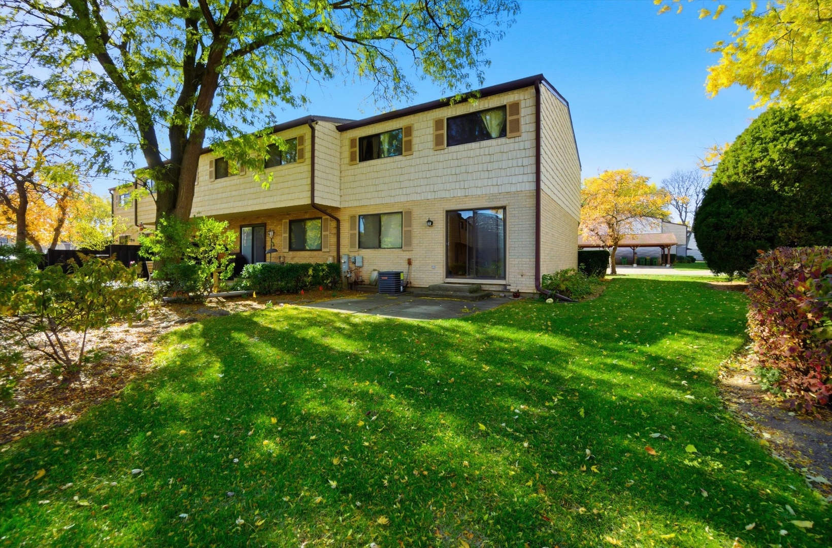 413 Buffalo Trail Wheeling, IL 60090 - Photo 23 of 29 a front view of house with yard and green space