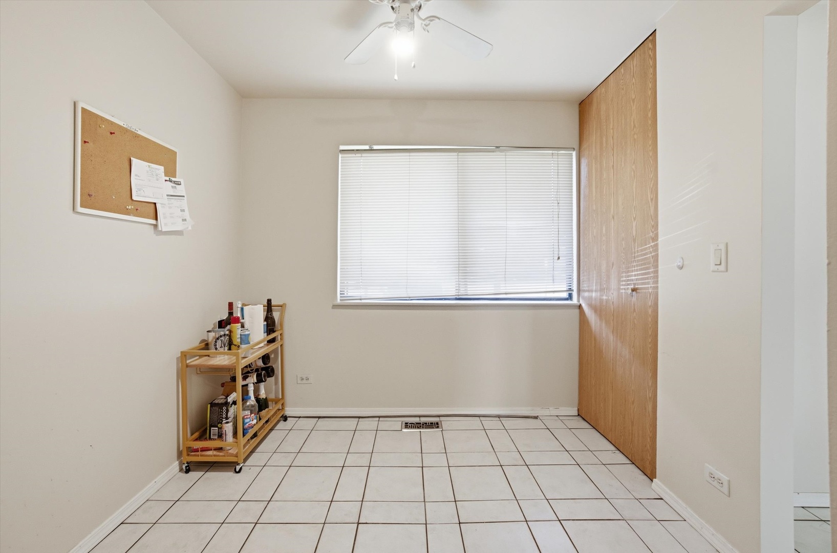413 Buffalo Trail Wheeling, IL 60090 - Photo 4 of 29 a view of an empty room with a window