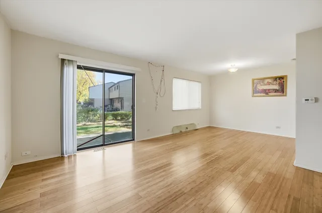 $329,900 | 413 Buffalo Trail, Wheeling, IL 60090