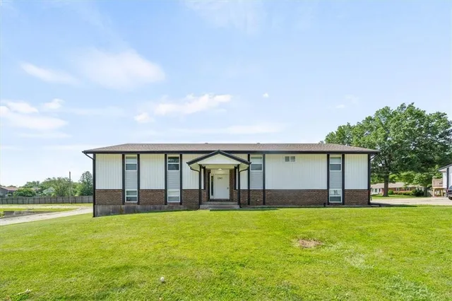 $675,000 | 2203 Mission Road, Harrisonville, MO 64701