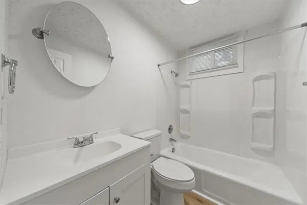 $675,000 | 2203 Mission Road, Harrisonville, MO 64701