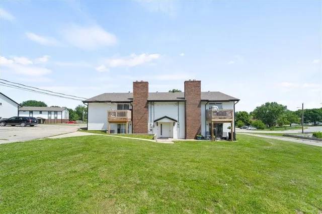 $675,000 | 2203 Mission Road, Harrisonville, MO 64701