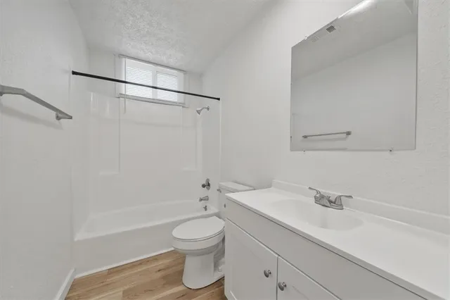 $675,000 | 2203 Mission Road, Harrisonville, MO 64701