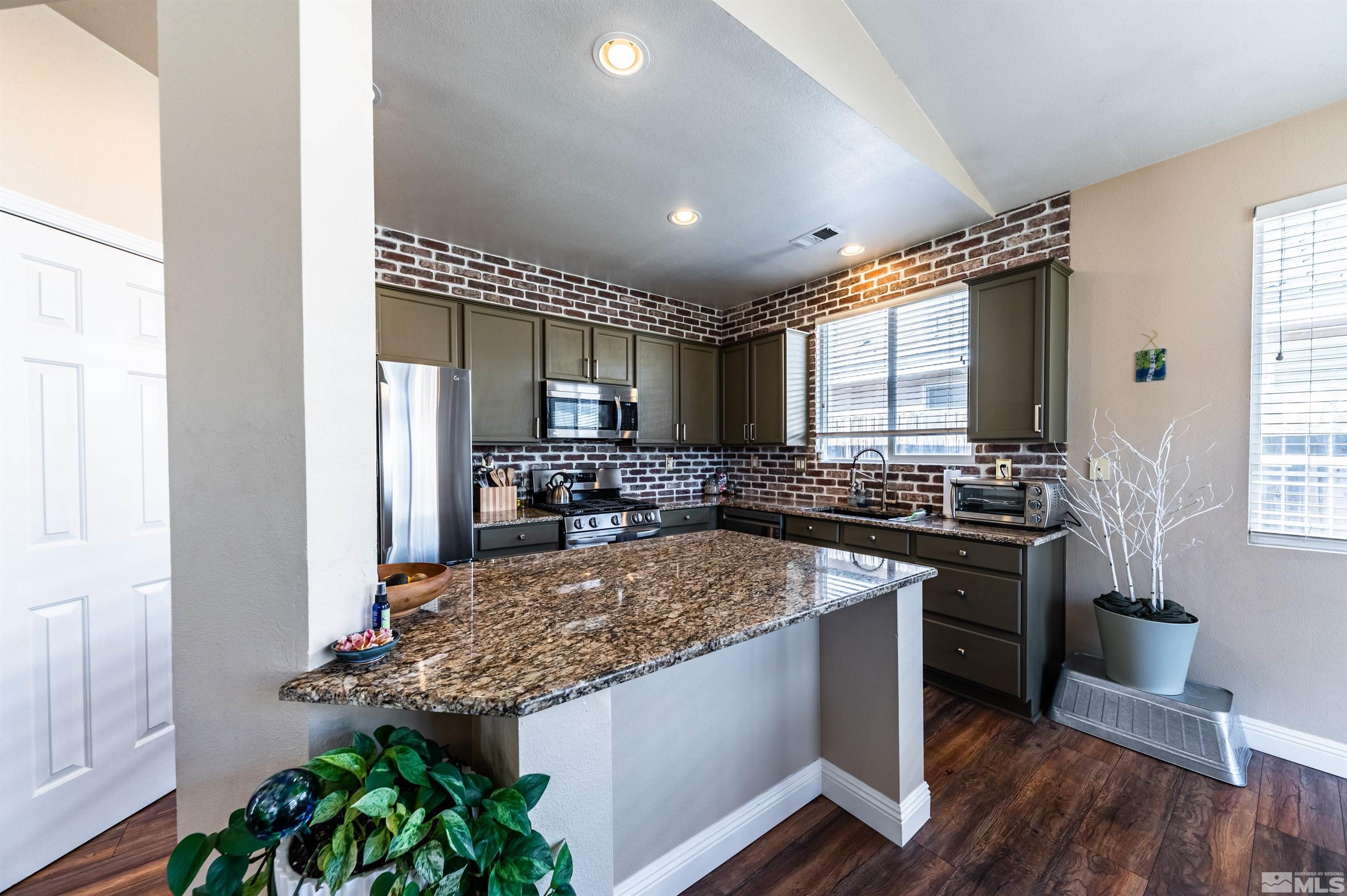 10472 Summershade Lane Reno, NV 89521 - Photo 15 of 30 a kitchen with a stove and a refrigerator