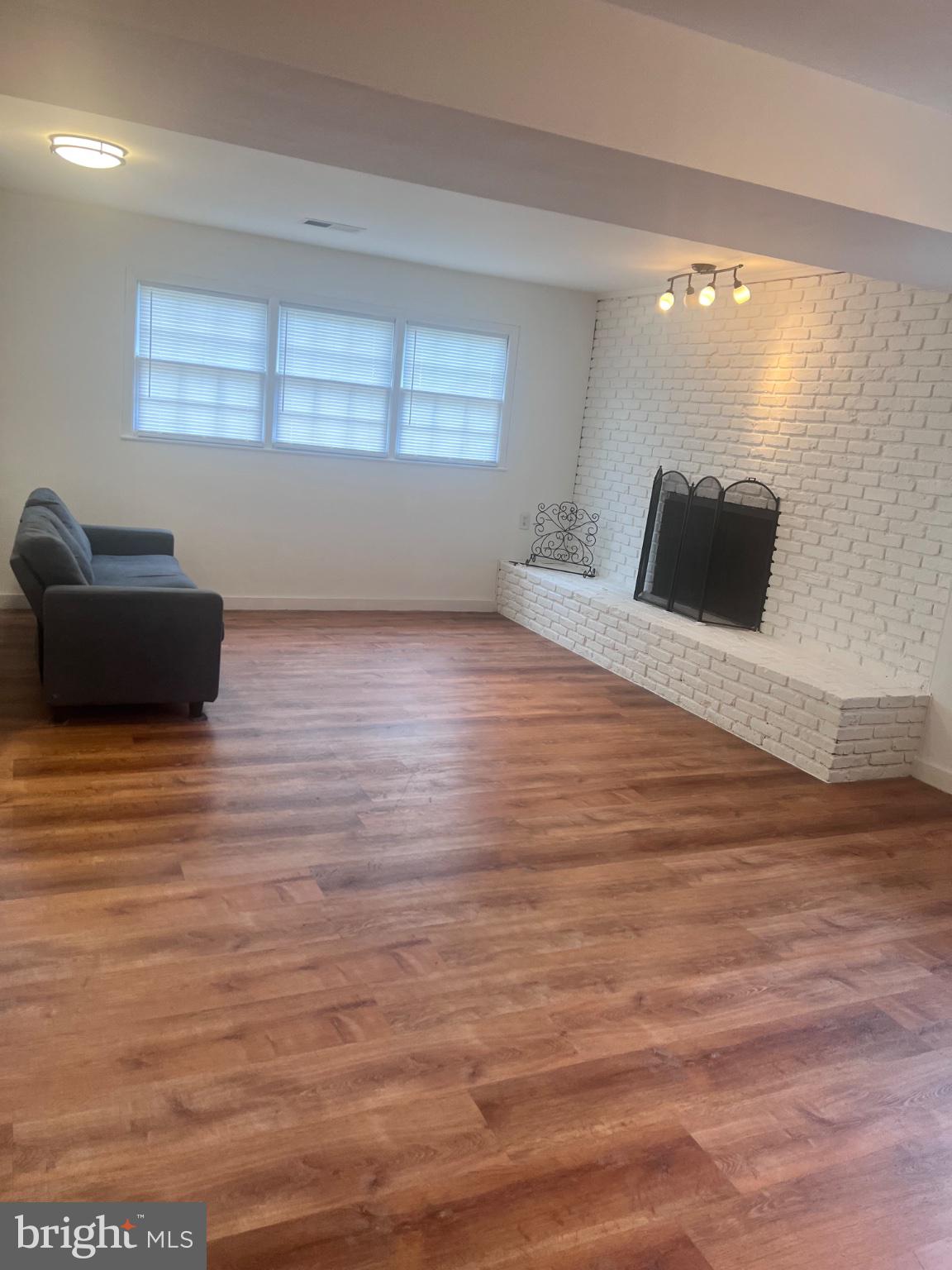13235 Sturbridge Road Woodbridge, VA 22192 - Photo 3 of 53 Bright, airy space with modern charm.