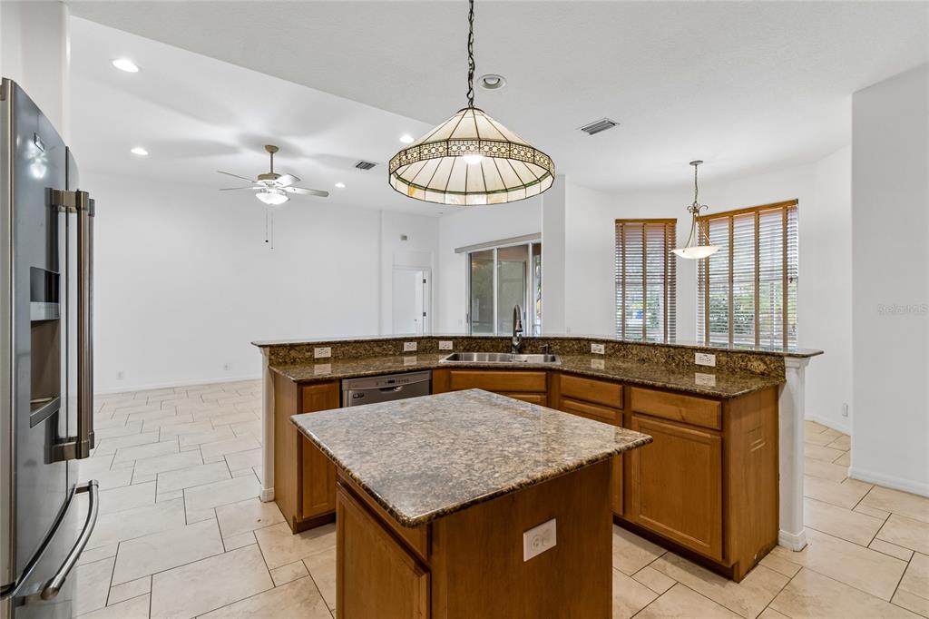 2204 Elizabeth Way Dunedin, FL 34698 - Photo 3 of 19
