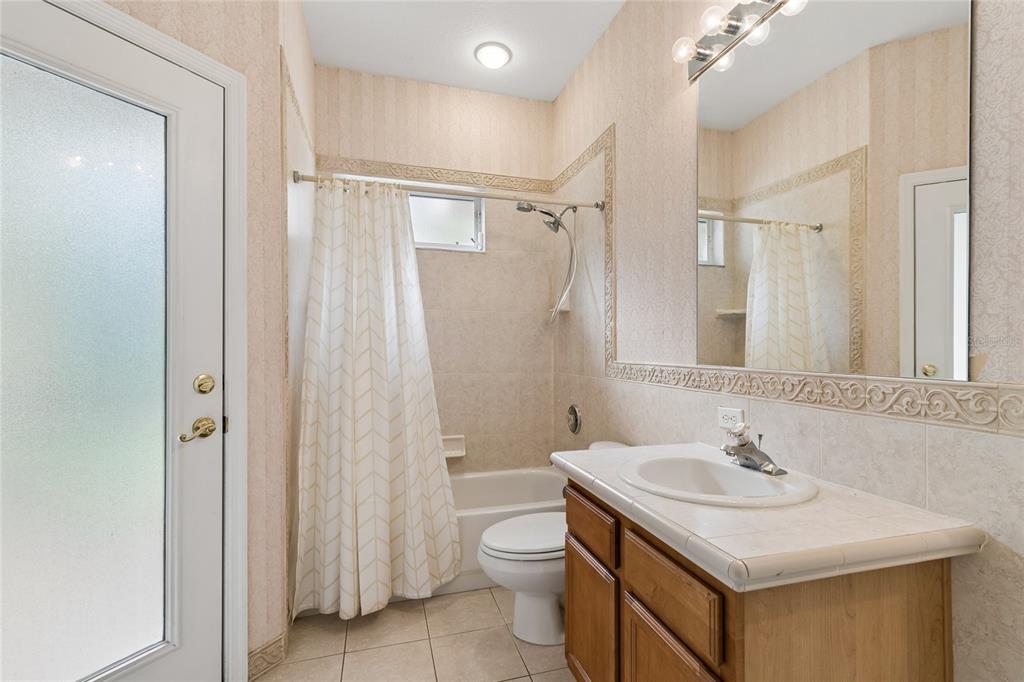 2204 Elizabeth Way Dunedin, FL 34698 - Photo 9 of 19