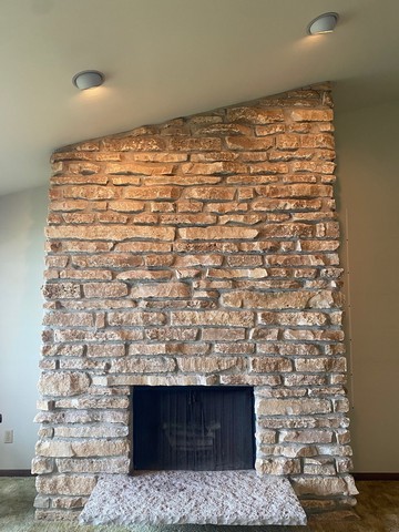 141 South Lakeshore Drive, Unit B1 Racine, WI 53403 - Photo 17 of 26 a room with a fireplace