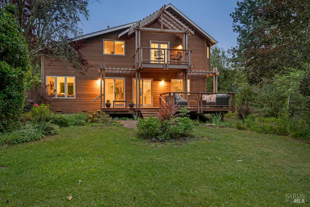 4542 Thomas Road Sebastopol, CA 95472 - Photo 54 of 60 a front view of a house with garden