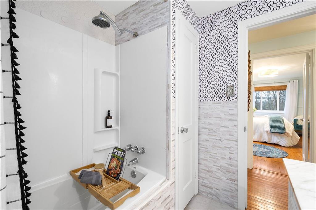 112 Locust Lane Pittsburgh, PA 15241 - Photo 18 of 38 a living room with furniture