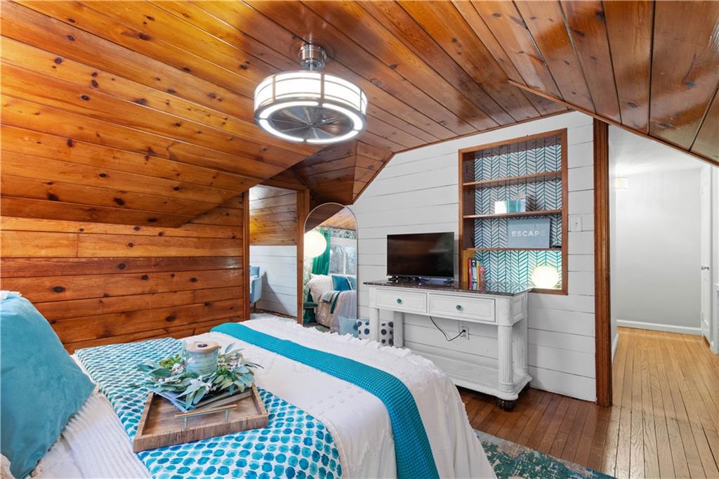 112 Locust Lane Pittsburgh, PA 15241 - Photo 20 of 38 a view of a livingroom with furniture and a flat screen tv