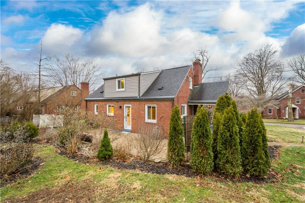 112 Locust Lane Pittsburgh, PA 15241 - Photo 34 of 38 a front view of house with yard