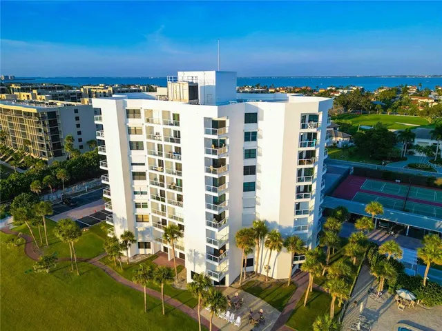 $995,000 | 1050 Longboat Club Road, Unit 301, Longboat Key, FL 34228
